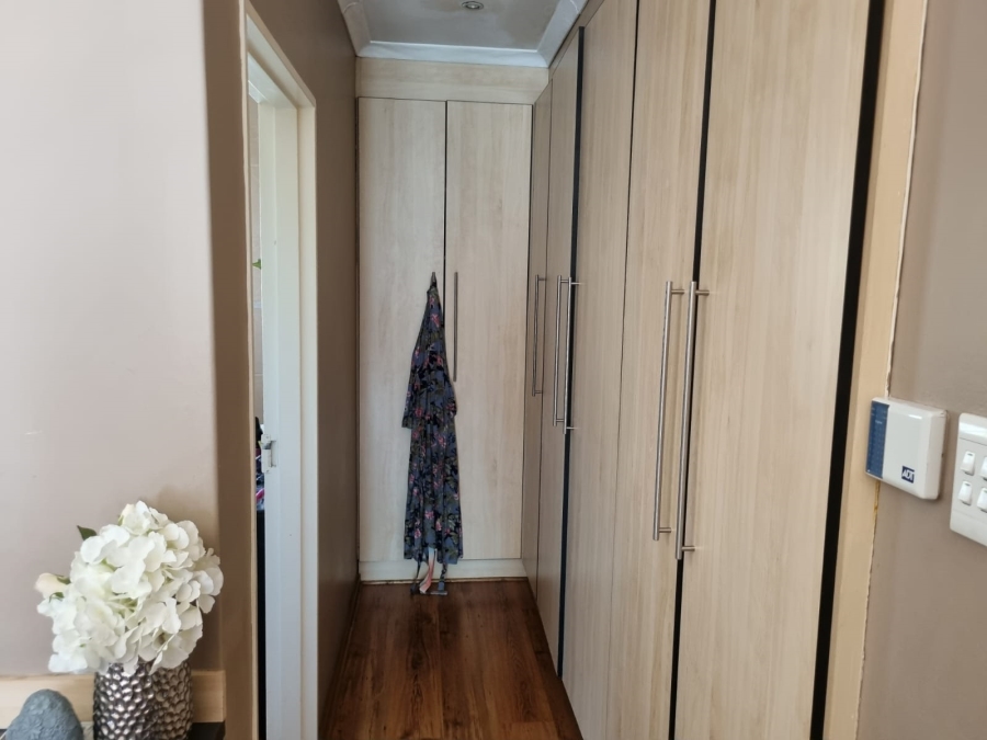 To Let 4 Bedroom Property for Rent in Langenhovenpark Free State